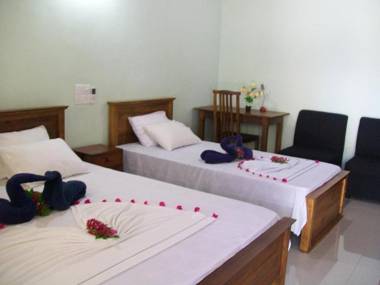 Lake Side Tourist Inn