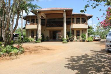 Hibiscus Garden Hotel