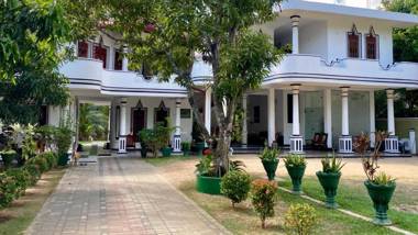 Yala River Front Hotel & Restaurant