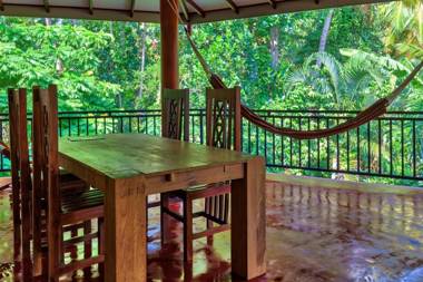 Julia Safari Inn