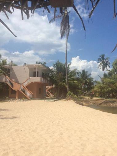 Villasiri and Leon Beach Paradise