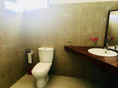 Little Sunshine Guest House & Restaurant