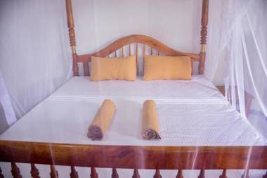 Isuru Cabanas and Restaurant