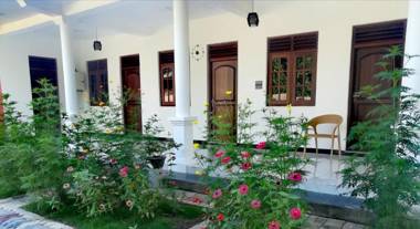 Geethani Tourists Home