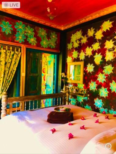 Serendipity Lake Artistic Bungalow by Heidis Home