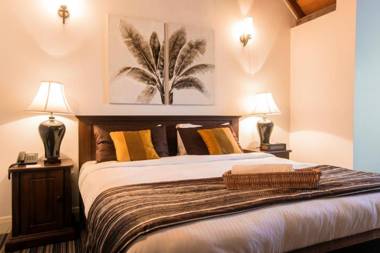 Cotswold Stone Cottage - Little England by Celeste