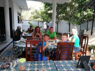 Sunnyplace Guest Mirissa