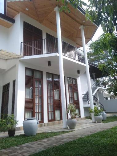 Surf Sea Breeze Apartments