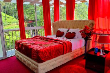 Grand Adamspeak Cabana Suite