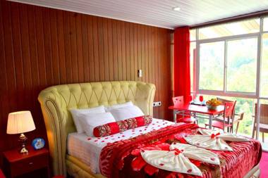 Grand Adamspeak Cabana Suite