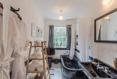 Chatsworth by Edwards Collection