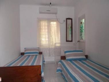 Villa 49 hotel beds - Hikkaduwa