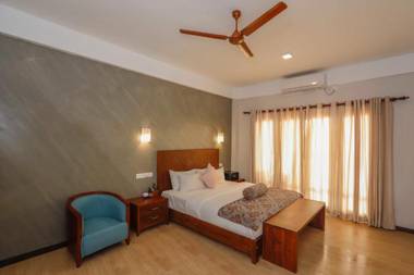 Sapphire Seas Beachfront Hotel