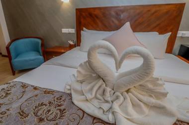 Sapphire Seas Beachfront Hotel