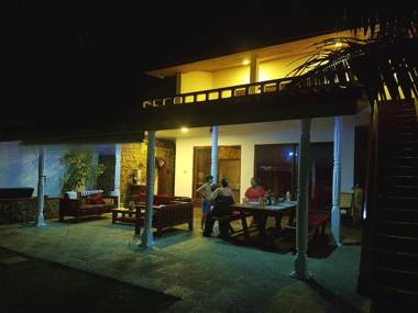 Tropical Beach House Hikkaduwa