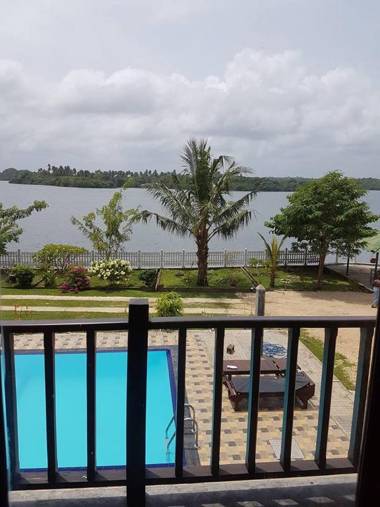 Sano Rich Lagoon Villa