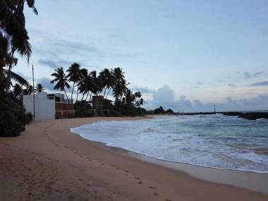 White Sand Villa - Beach front