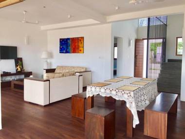 White Sand Villa - Beach front