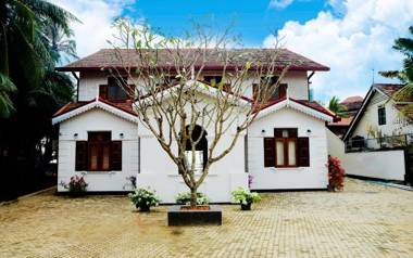 FnR Hikka Beach Villa & Resort