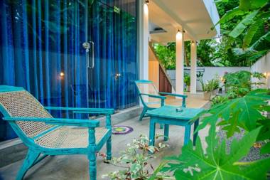 Doors Guesthouse & Cafe