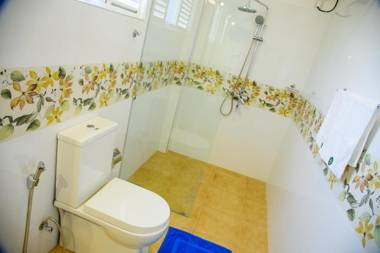 Doors Guesthouse & Cafe