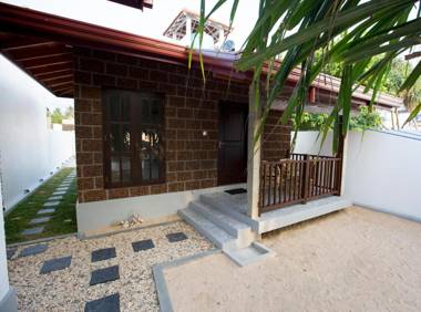 Sea Shell Villa Hikkaduwa - Ocean Front Villa