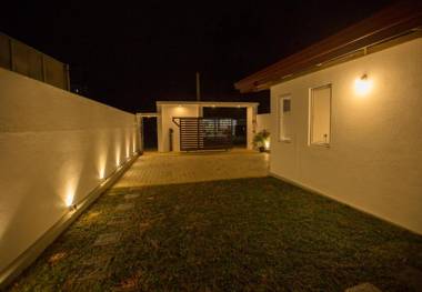 Sea Shell Villa Hikkaduwa - Ocean Front Villa