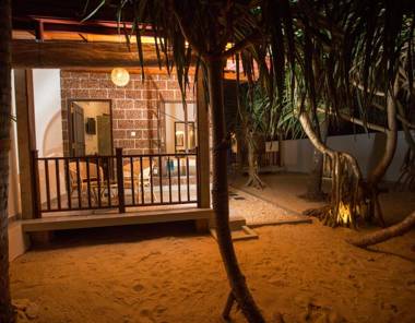 Sea Shell Villa Hikkaduwa - Ocean Front Villa