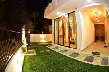 The Lily Holiday Apartment