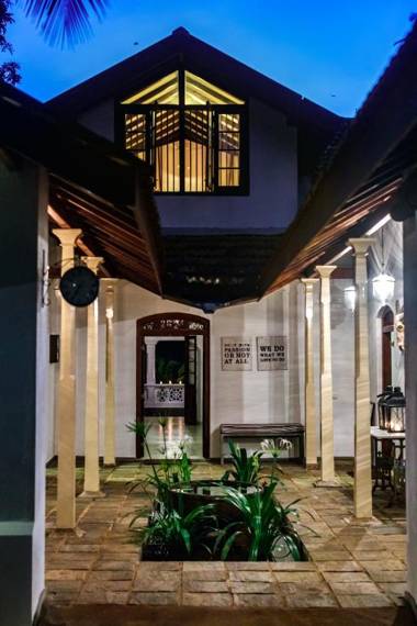 MO River House Luxury Villa