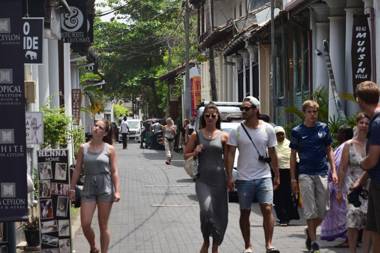 Villa Sooriya Weaving