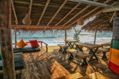 Backpack Beach Hostel & Reggae Bar