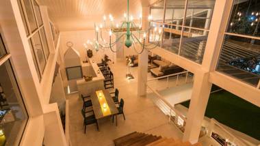 18 Faces with free drop off to Galle Fort by TukTuk