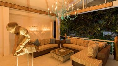 18 Faces with free drop off to Galle Fort by TukTuk