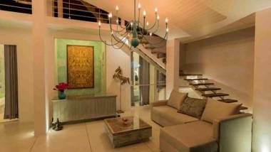 18 Faces with free drop off to Galle Fort by TukTuk