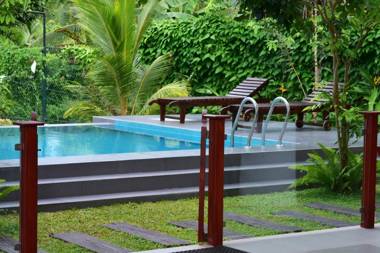 Iain Lake Winds Villa