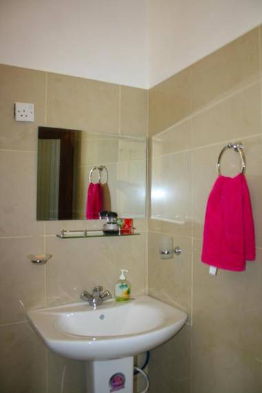 Emerald Mirror Guest Ella