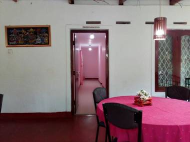 Lizzie Villa Guest House