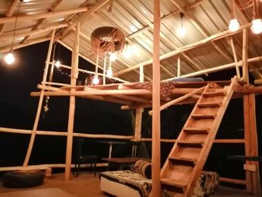 Noname Hostel And Cafe