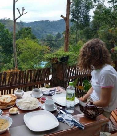 Lazy Bear Lodge Ella