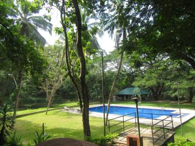 Dambulu Oya Family Park