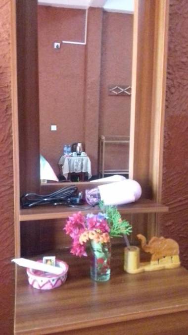 Hotel Hideaway Garage