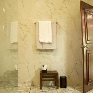 villa layanga - riverside guestrooms