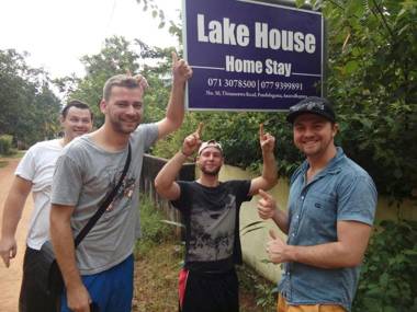 Lake House Homestay