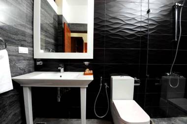 The Lake Forest Hotel