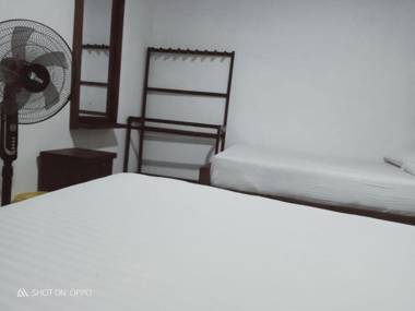 Chathuni Holiday Home