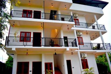 Blue Sky Hotel Yala