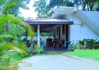 Secret River Side Safari Lodge