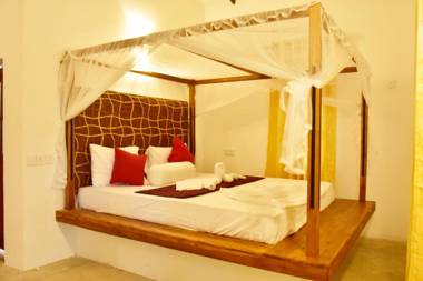 Safari Queens Resort