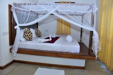 Safari Queens Resort